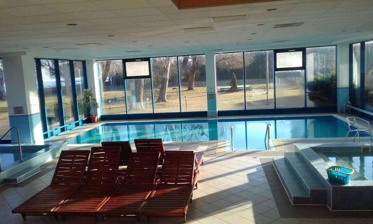 Hotel Magistern Konferencia Es Wellnesshotel Siófok Buitenkant foto