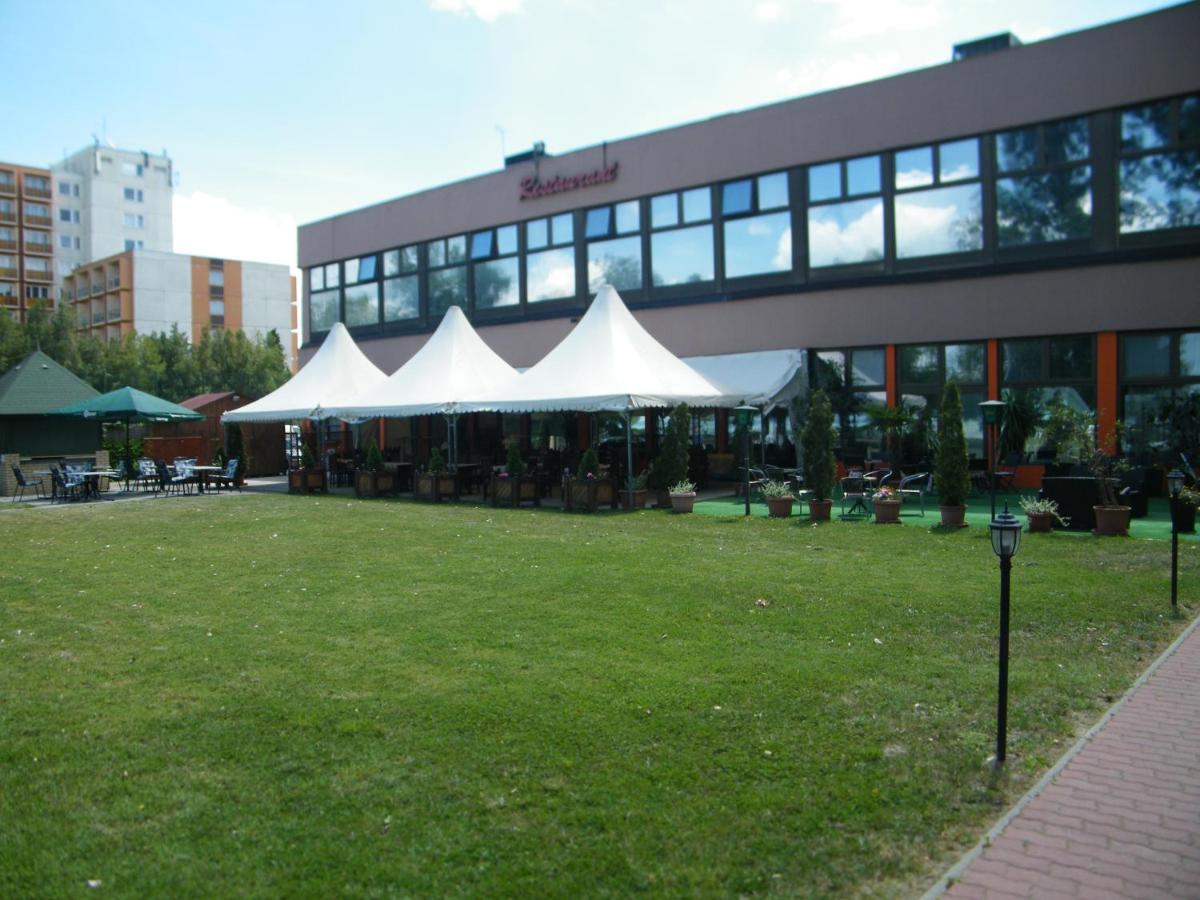 Hotel Magistern Konferencia Es Wellnesshotel Siófok Buitenkant foto