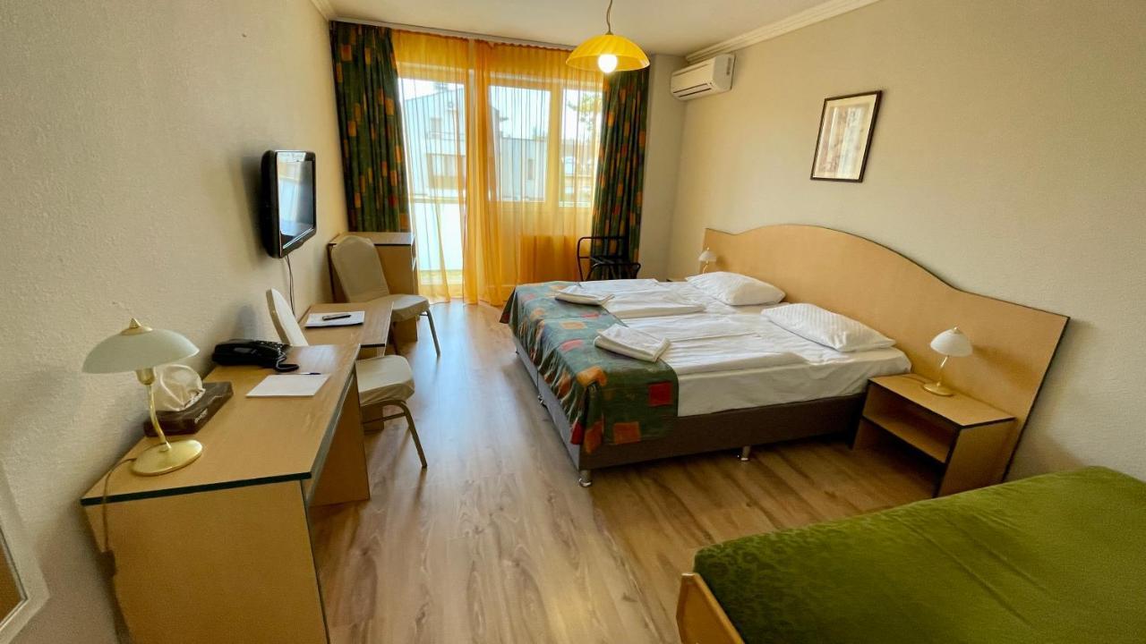 Hotel Magistern Konferencia Es Wellnesshotel Siófok Buitenkant foto